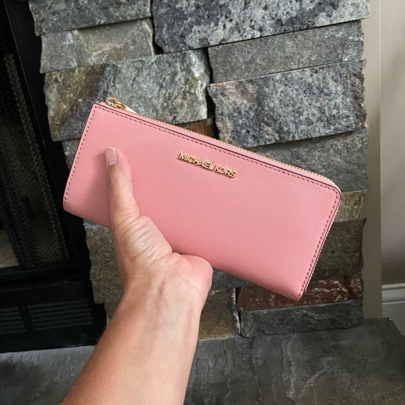 NWT Michael Kors Large Leather Quarter Zip Wallet - Picture 5 of 10